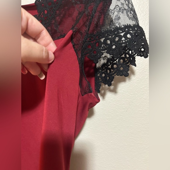 NWOT- SHEIN Maroon w/ black lace short sleeve blouse- size L(says1xl) - Picture 5 of 9